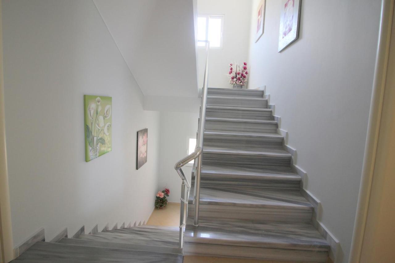 Sunset Apartments Berdenesh ساراندا المظهر الخارجي الصورة