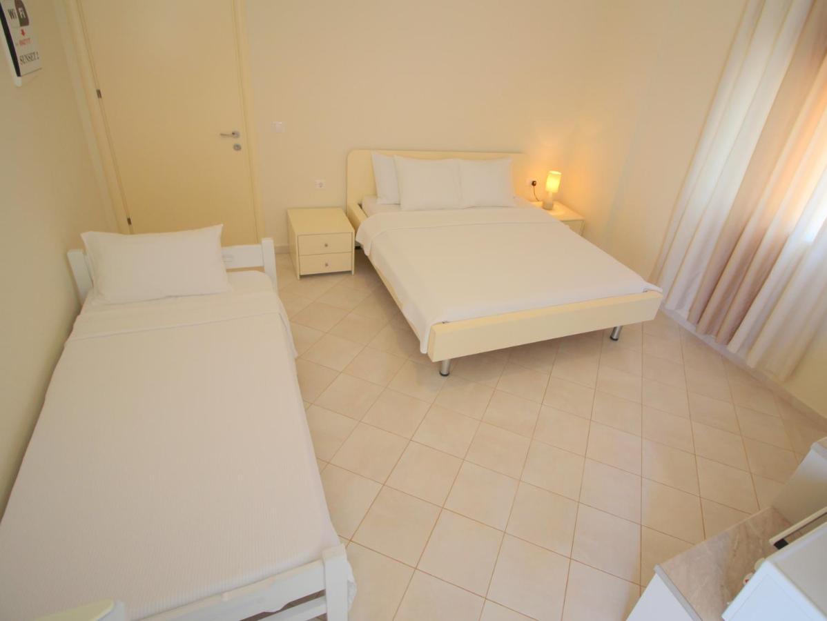 Sunset Apartments Berdenesh ساراندا المظهر الخارجي الصورة